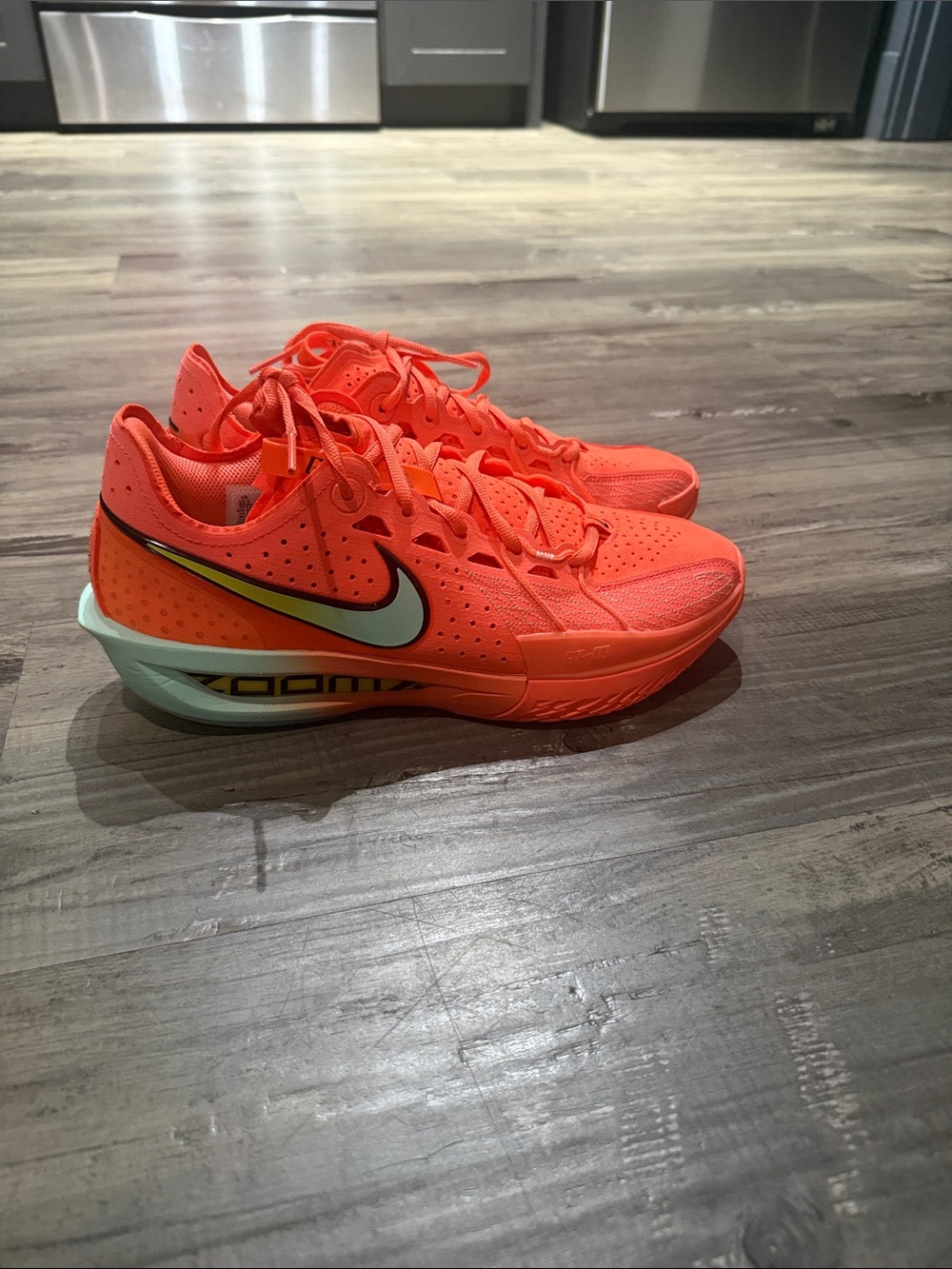 Nike  Men’s  Neon Orange GT Academy, basketball shoes